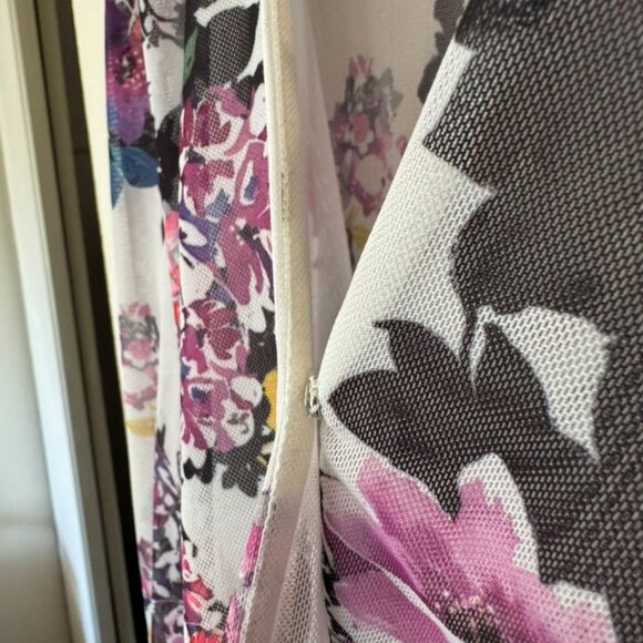 Bebe Cropped Floral Mesh wrap long sleeve blouse, Size L - Picture 2 of 4